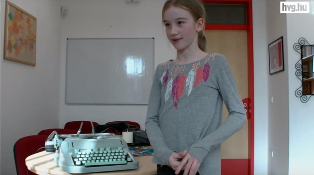 A digitális kor gyermekei felfedezték az írógépet
