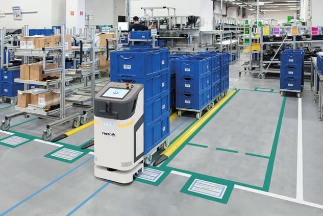 Videón a díjazott robot, amely 260 kilónyi teherrel is magától eltájékozódik a gyárakban