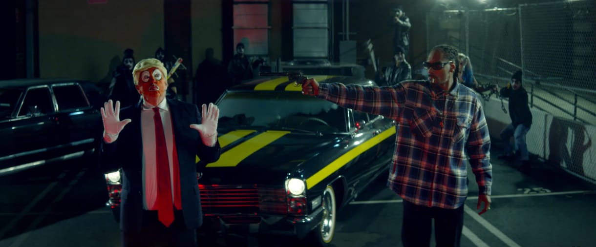 Snoop Dogg új klipjében egy Ronald Klump nevű bohócra szegezi fegyverét