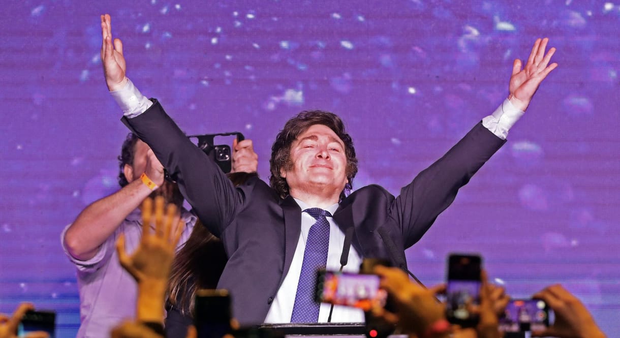 A szélsőjobboldali Javier Milei nyerte az argentin elnöki előválasztást