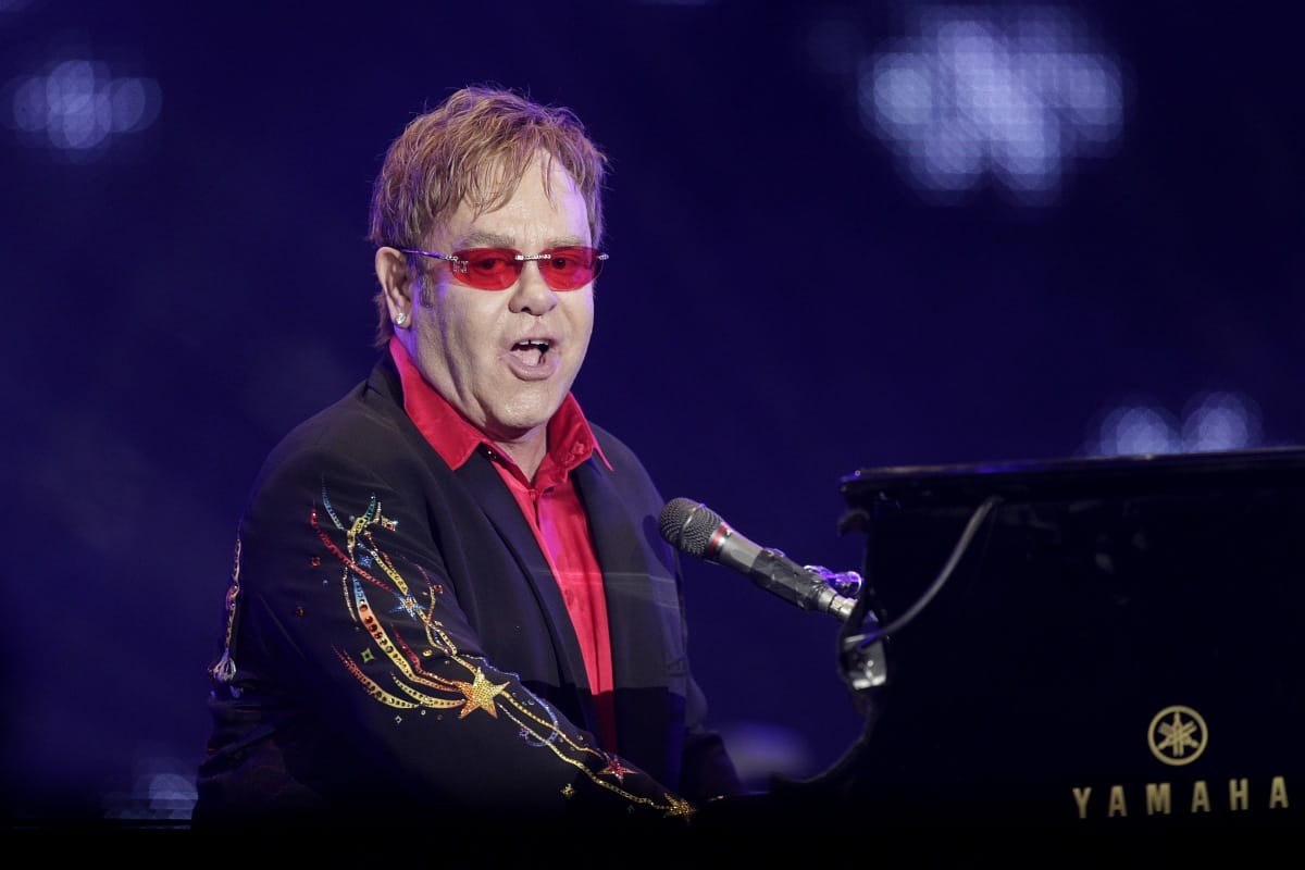 Lady Gaga és Stevie Wonder köszöntötte Elton Johnt a szülinapi megapartin