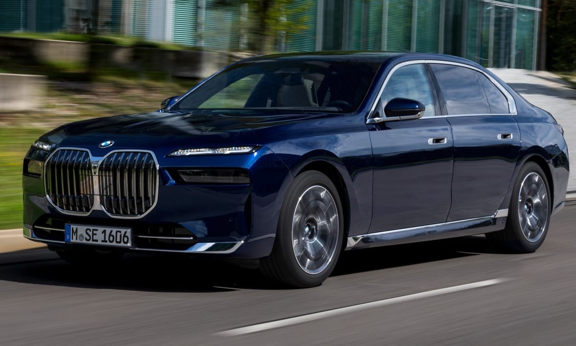 Dehogy halott a dízel: Magyarországon a vadonatúj BMW 740d