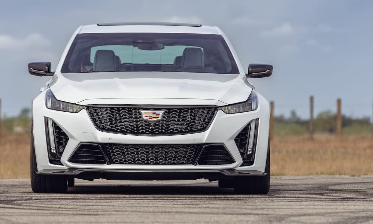 A világ legerősebb tisztán benzines luxusszedánja: 1000 lóerős V8 az új Cadillacben