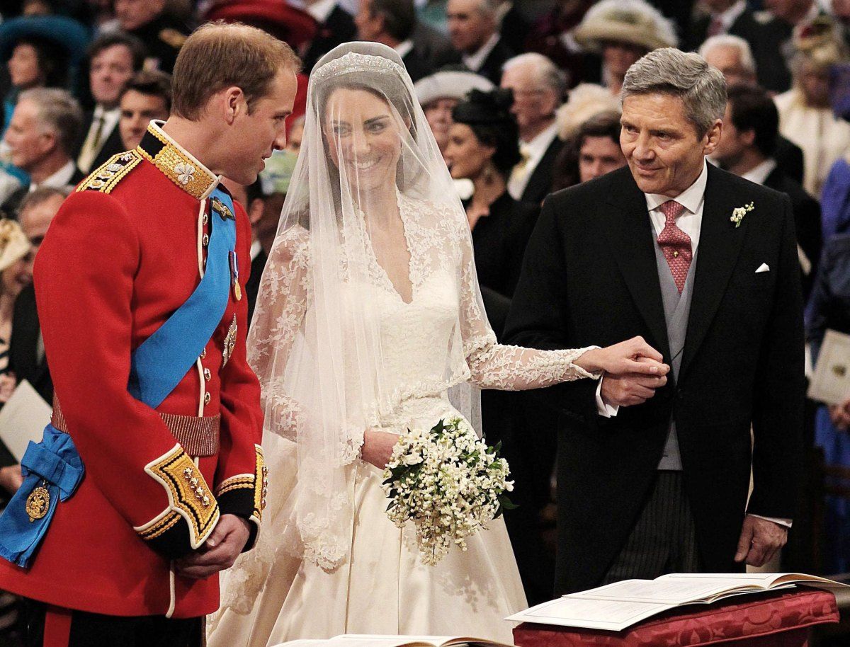 Íme, Kate Middleton menyasszonyi ruhája 