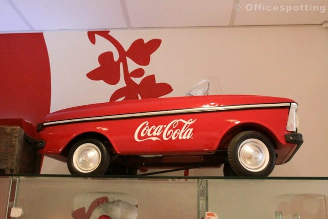 Ilyen színes miliőben dolgozik a Coca-Cola Magyarország