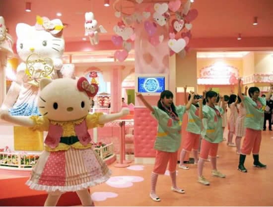 Fotók: megnyílt az első Hello Kitty étterem 