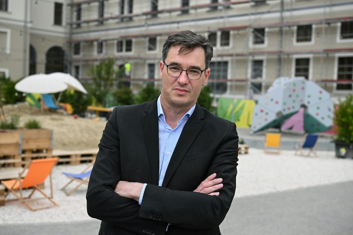 Parkolási rendszerváltást jelentett be Karácsony, elvenné a zöld rendszámosok ingyenes parkolását is Budapesten