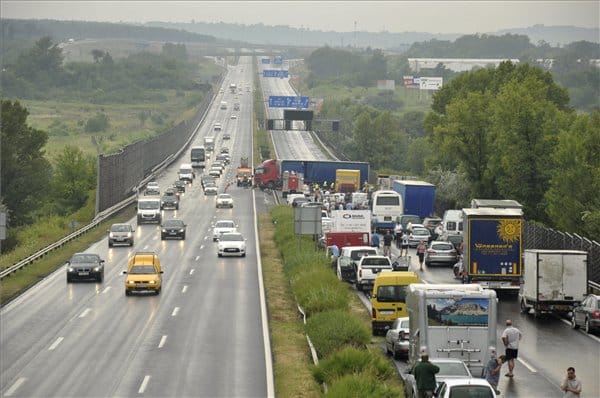 Gigadugó van az M3-ason, Budapest alatt - fotó
