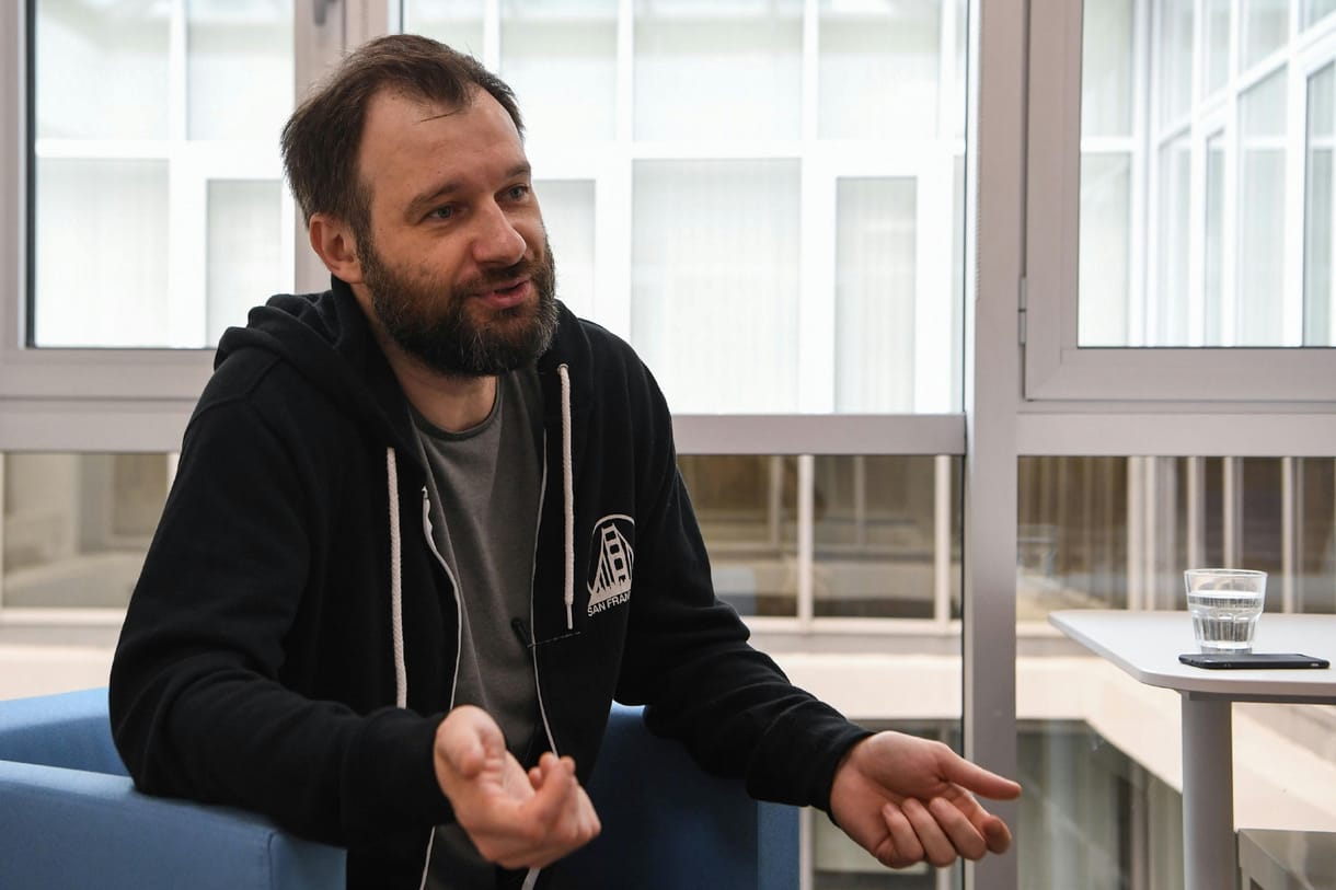 Orosz emigráns újságíró: A gyűlöleten és a rettegésen alapul Putyin rendszere