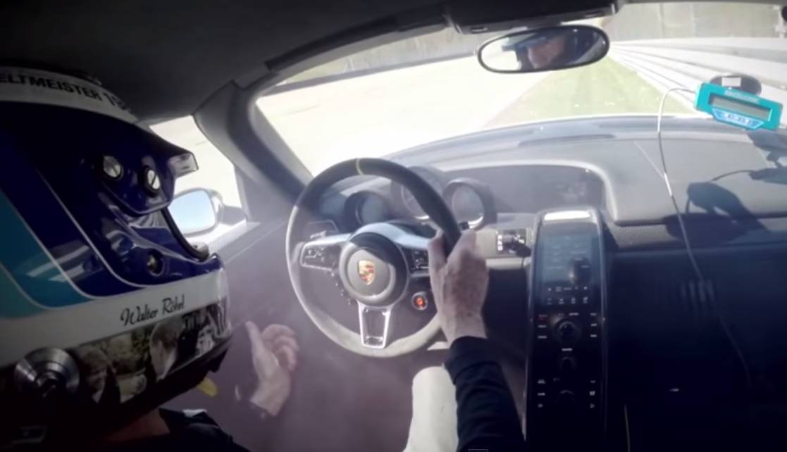 Videó: A Porsche legendája törte össze a 918 Spydert