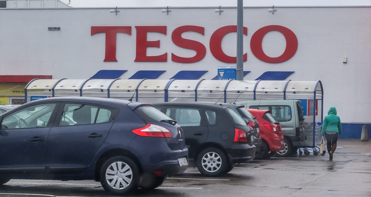 Egy hétéves kislány megerőszakolása és a vendégmunkások alulfizetése után is mindent rendben találtak a hatóságok a Tesco ruháit készítő thaiföldi gyárban