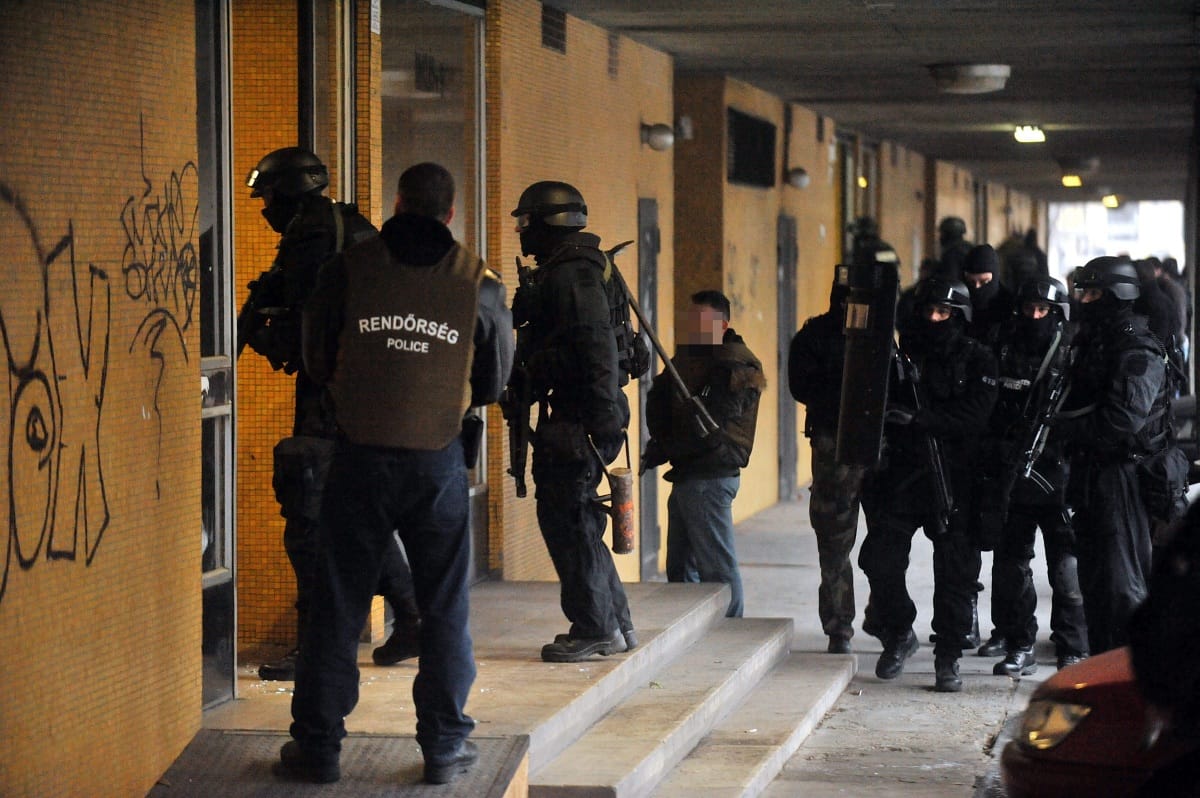 12 év fegyház a terrorcselekménnyé vált bankrablás elkövetőjének