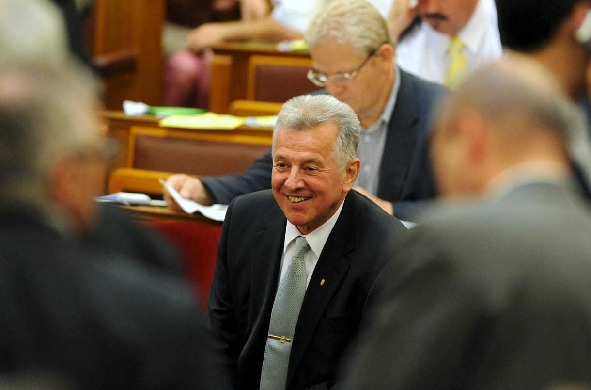 MSZP: kiderül, mennyit ér Schmitt Pál szava
