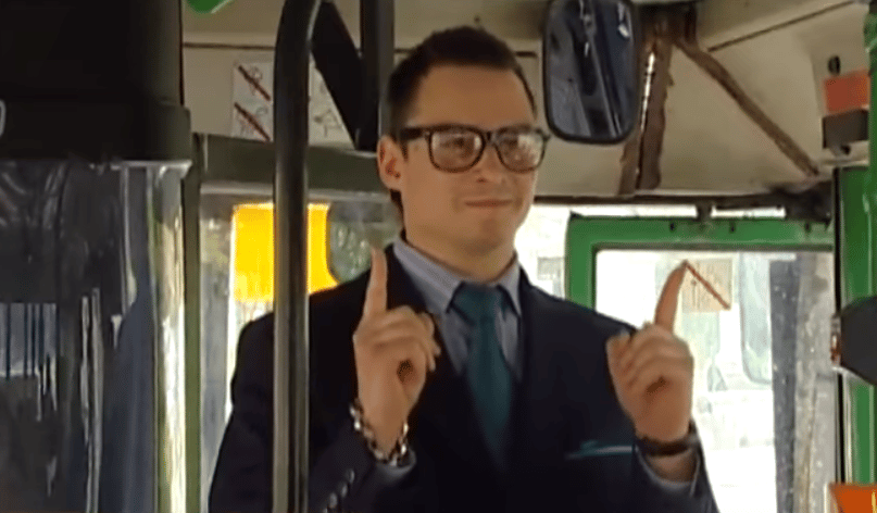 Visszatérhet a viccmesélő buszsofőr