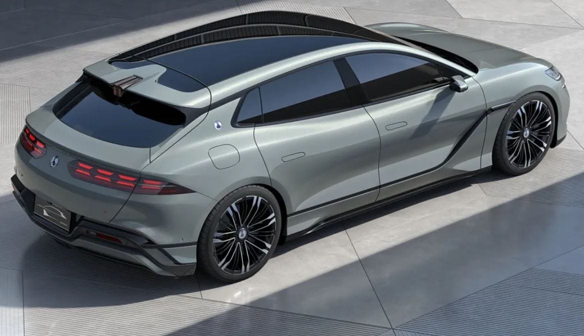 Európába jön a BYD csúcsmodellje, célkeresztben az Audi–BMW–Mercedes-trió