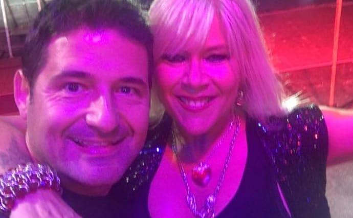 Samantha Fox bőröndjét elvitték a tűzszerészek Ferihegyen