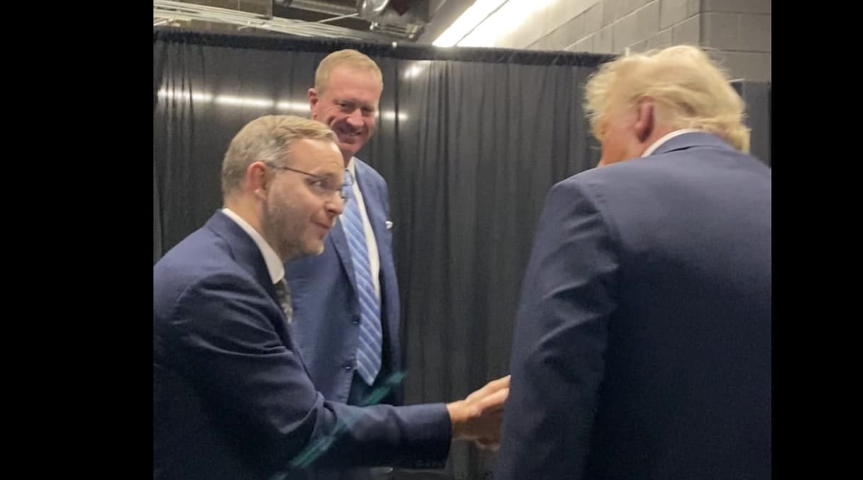 Orbán Balázs személyesen is sok sikert kívánt Donald Trumpnak az elnökválasztáshoz