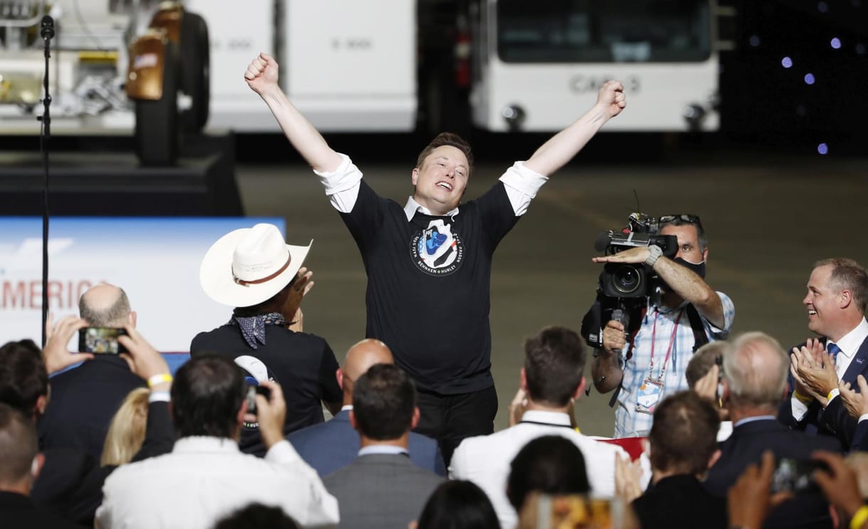 Az eddigi legnagyobb napon belüli vagyonnövekedést produkálta Elon Musk a Bloomberg milliárdosok listáján