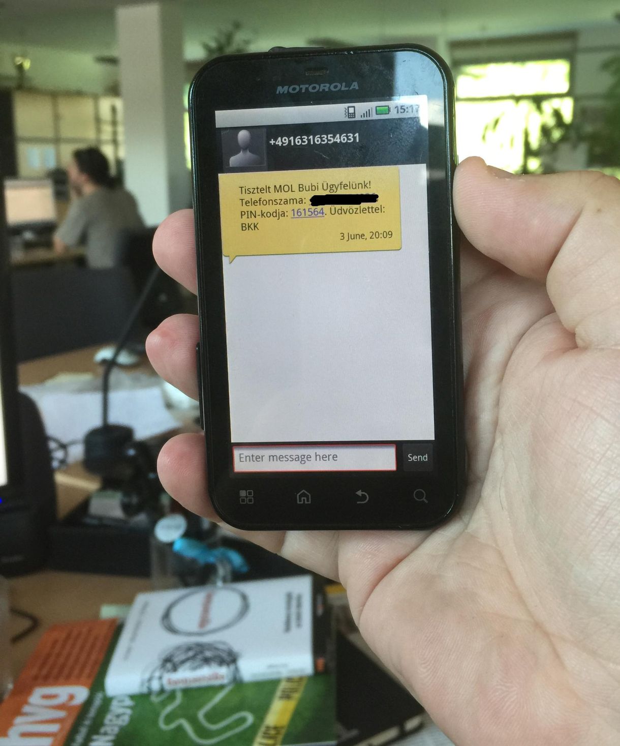 Azt tudta, hogy nem Magyarországról kapott sms-sel aktivál a Bubi?