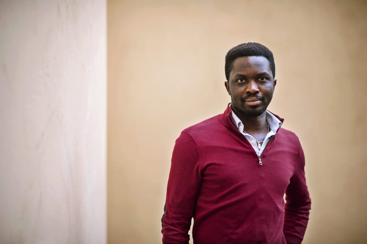 A kirekesztés és a gyűlölet pszichológiájáról ír új könyvében Mohamed Mbougar Sarr