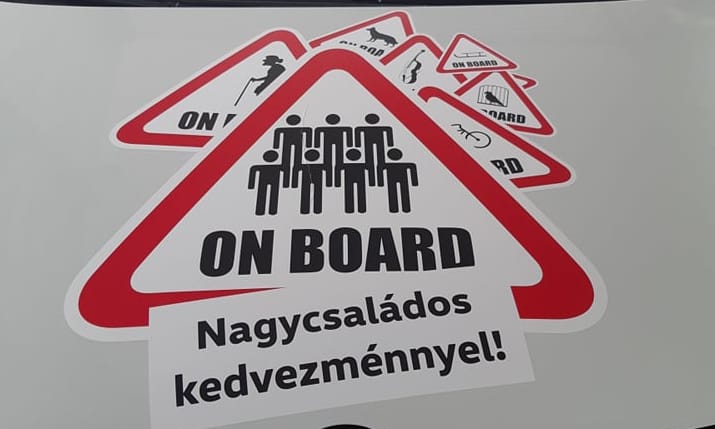 A nap fotója: egyedi nagycsaládos matrica a VW-től