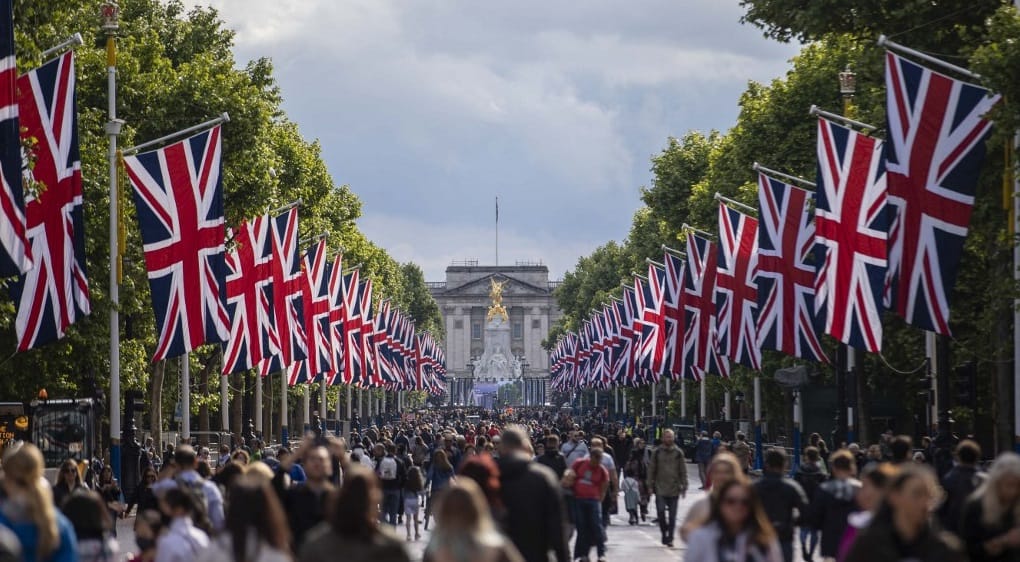 A királynő új fotójával indítja be a négynapos bulit a brit királyi udvar