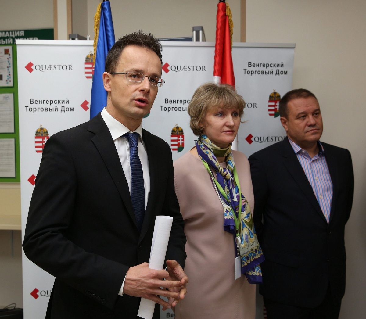 Szijjártó körül szorul a hurok