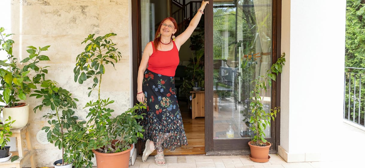 „Már ok nélkül vagyok dühös magamra: / (miféle hülye név az, hogy Judit?) – Kiss Judit Ágnes költészete frivol, ironikus és kritikus