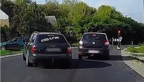 Két piroson is átment a türelmetlen audis – videó