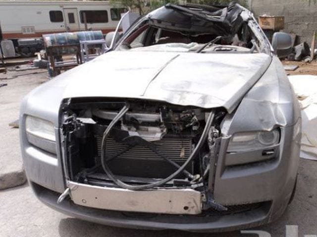 Teve rohant egy Rolls-Royce-nak