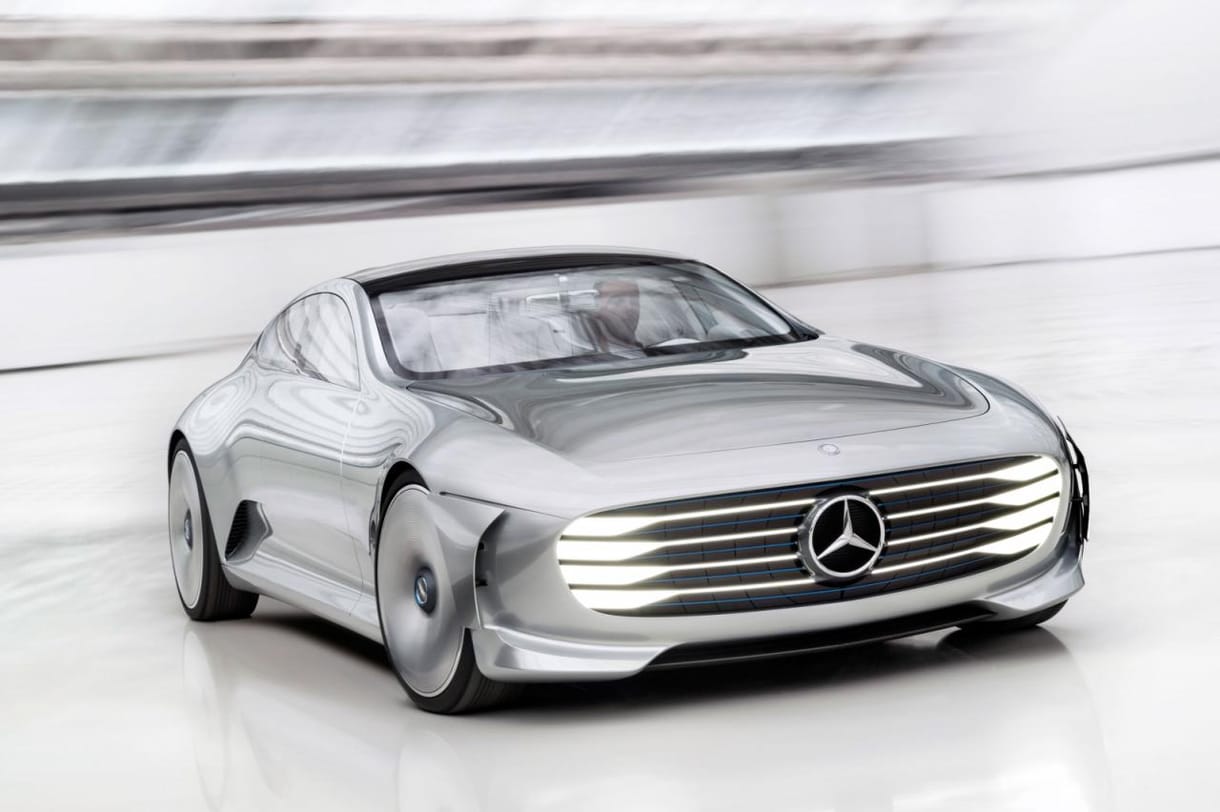 4 elektromos autóval és 2 milliárd euróval lépne a Tesla nyakára a Mercedes