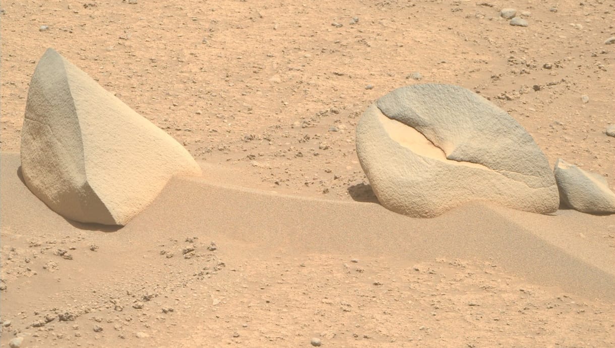Annyira furcsa sziklákat fotózott a Marson a NASA, hogy önnél is azonal beindítják a pareidoliát