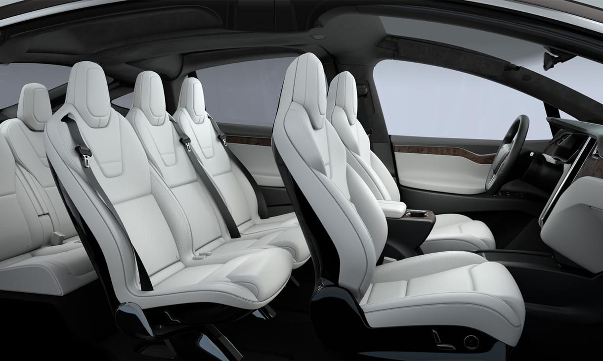 Száműzi a bőrt a Tesla, vegán lesz a Model X