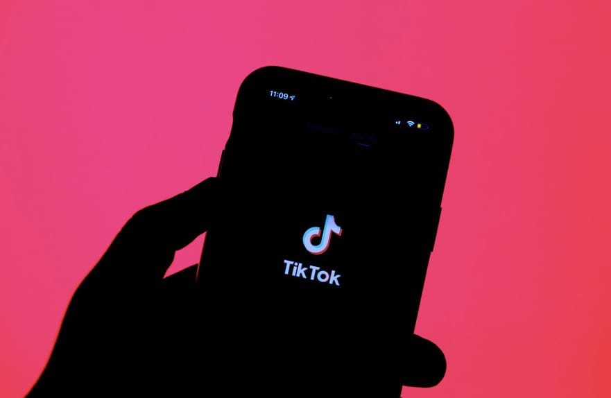 Töröltetné a TikTokot a Play áruházból és az App Store-ból egy amerikai szenátor