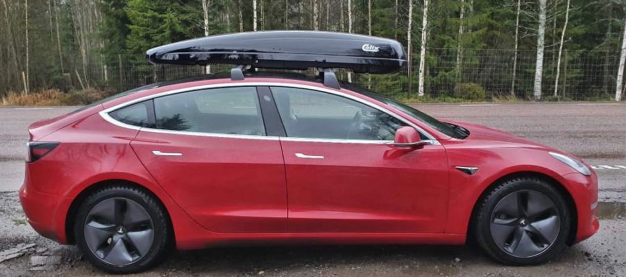 Fordítva tette fel a síboxot egy autós, meglepő eredményre jutott
