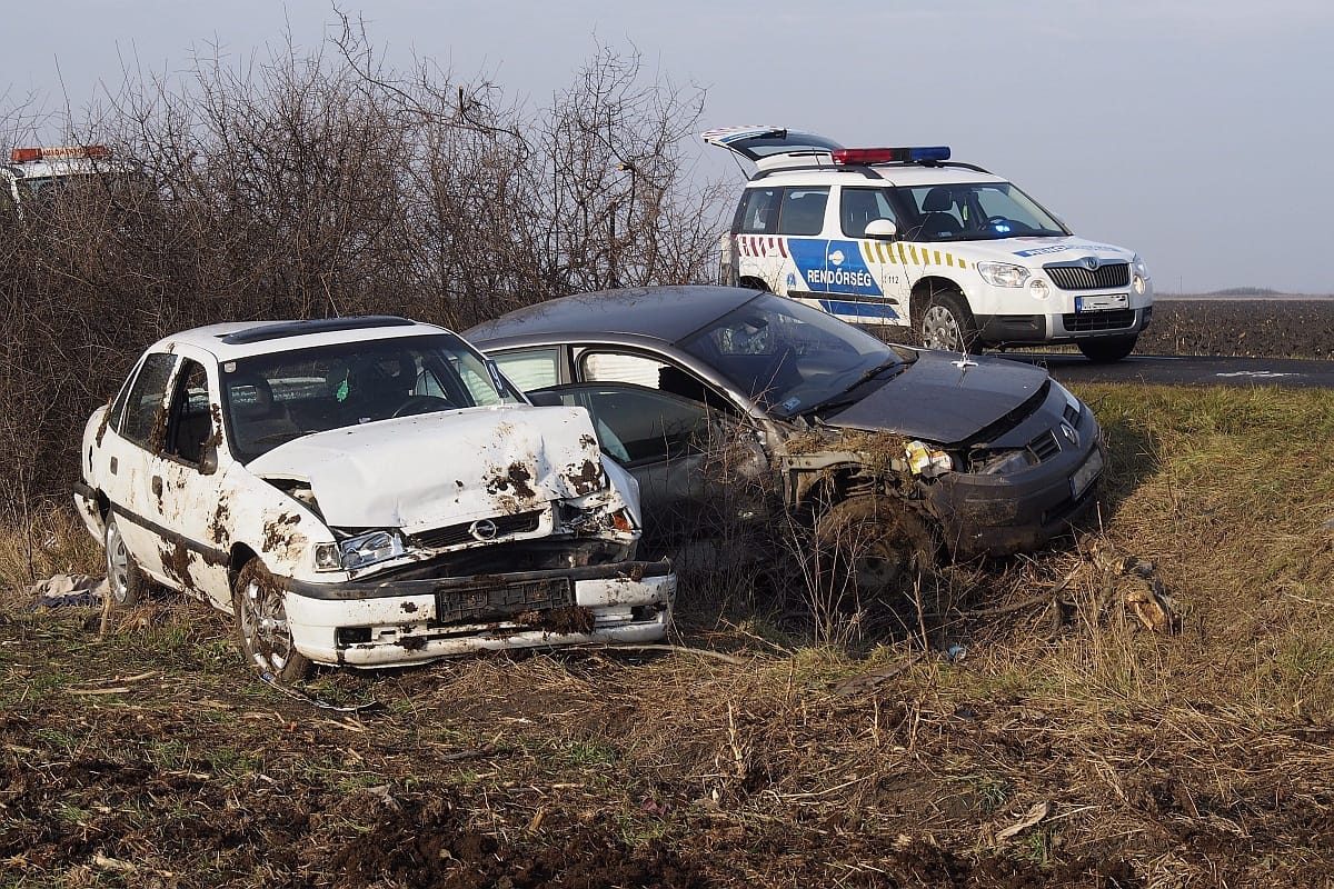 Fotó: Kiszálltak a kisodródott kocsiból, akkor gázolták el őket