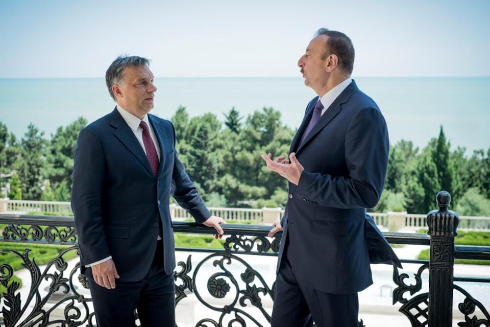 Már Gyurcsányék jóba lettek az azeri despotával