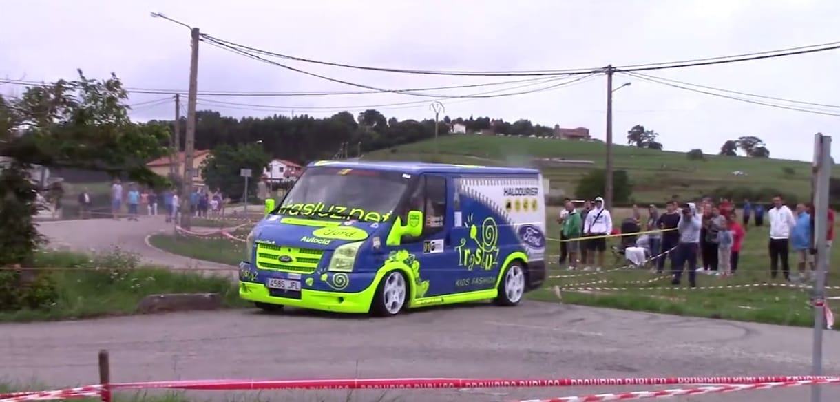 Videó: Ford Transittal versenyeztek egy spanyol ralisprint-futamon
