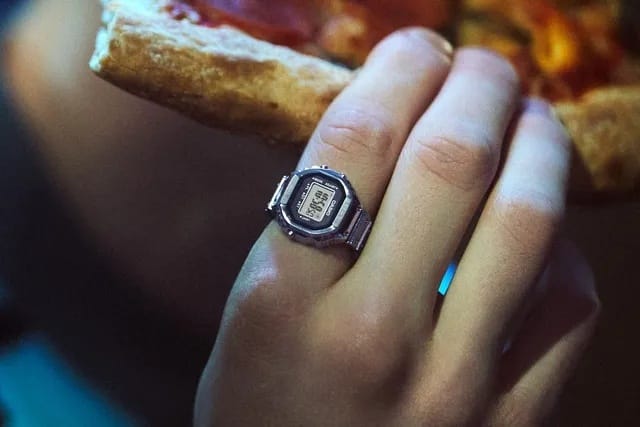 A Casio digitális gyűrűje elsőre viccnek tűnik, pedig ez tényleg pontosan az, aminek látszik