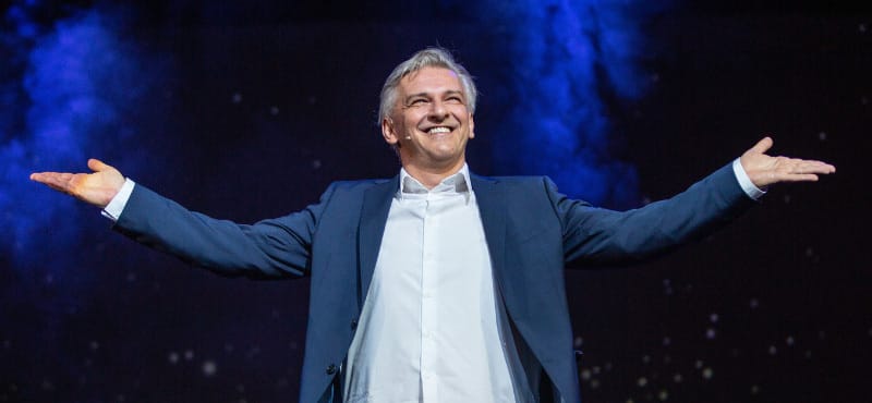 Istenként látogat meg minket Alföldi Róbert