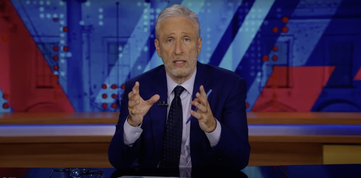 Trump győzelmével itt a világvége? Jon Stewartnak van néhány higgadt szava a pánikolókhoz 