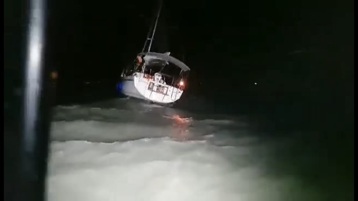 Ilyen brutális tud lenni a vihar a Balaton közepén – feszült jeleneteket posztoltak a vízimentők