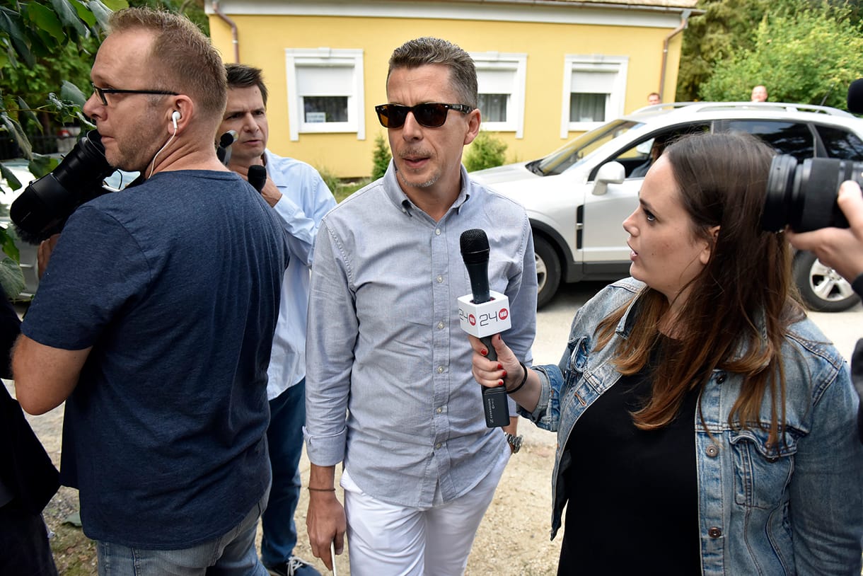 „Te politikai kisegítő iskolás hülyegyerek” – írta Rákay Phillip a momentumos Hajnal Miklósnak