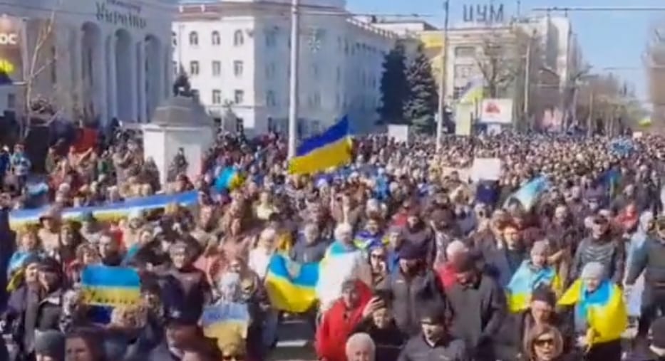 Így ünneplik a herszoniak a felszabadulást – videók