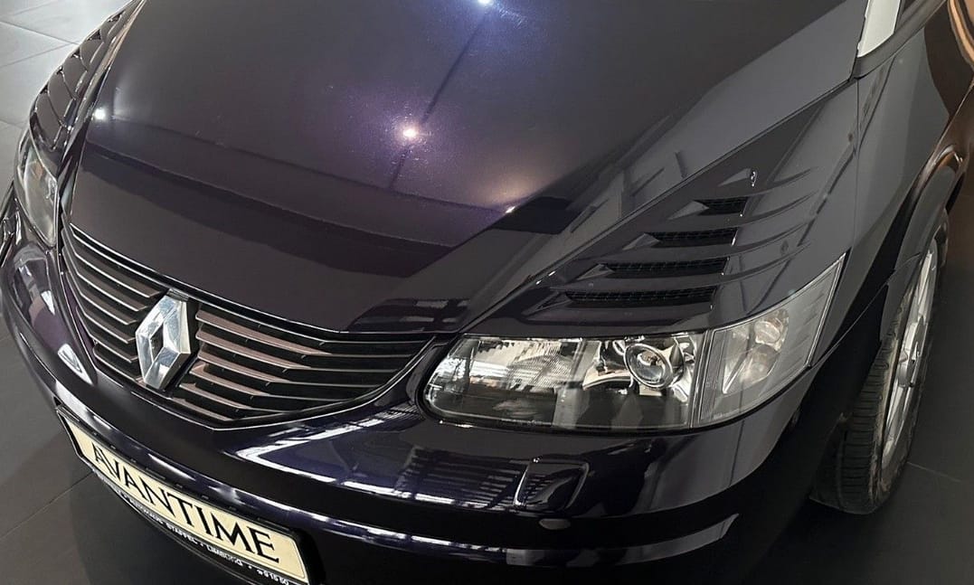 Nem elírás, 301 kilométer van ebben a szuperritka 20 éves V6-os Renaultban
