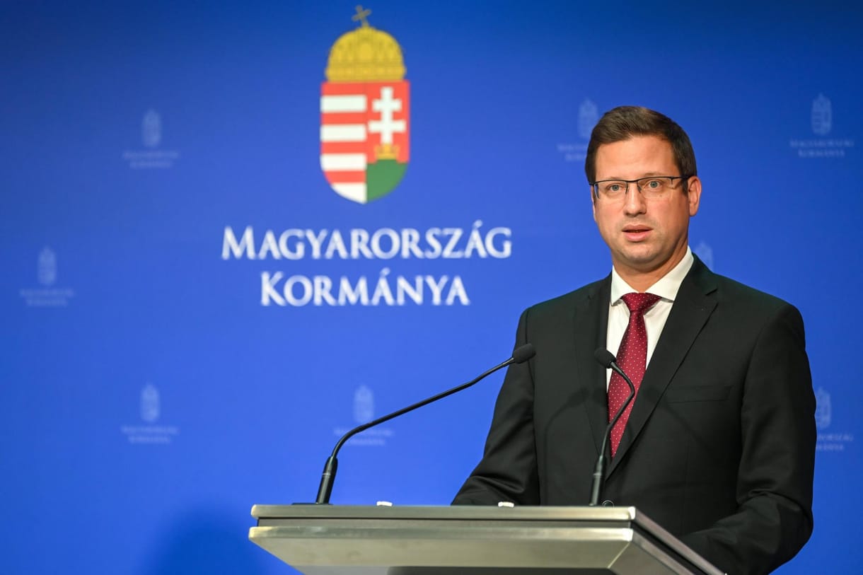 Kormányinfó: Csak a magánszemélyek által üzemben tartott járművekbe lehet 480 forintos benzint tankolni