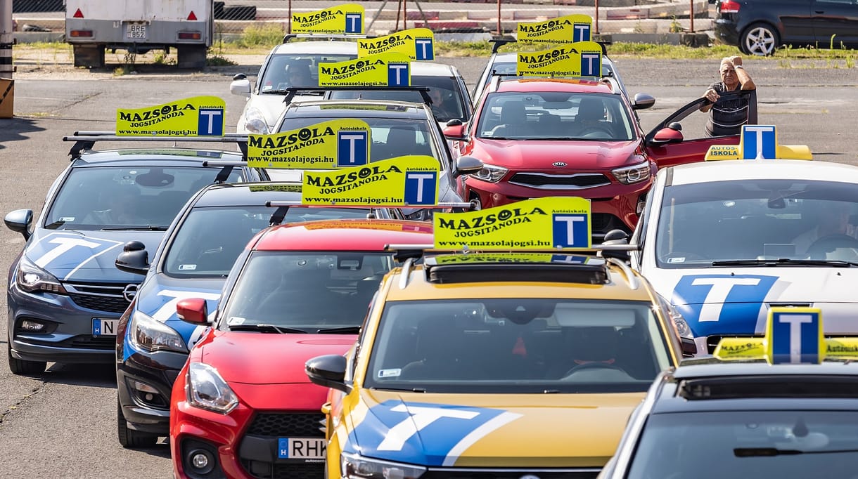 Nehezen indul be az állami ingyenjogosítvány rendszere, sokaknak nincs hol vizsgázniuk