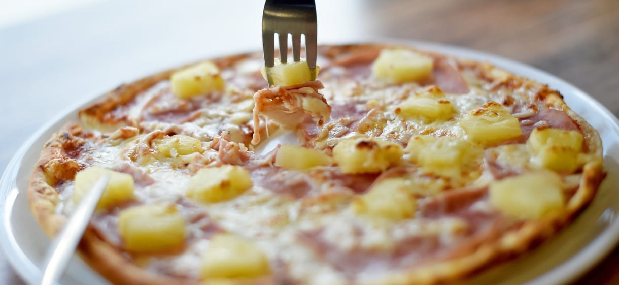 Száz fontot számol fel egy brit vendéglő, ha valaki ananászt kér a pizzájára