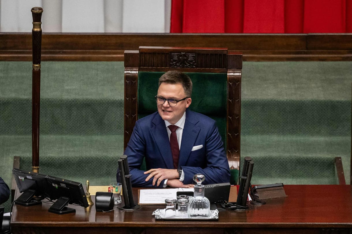 Vezette a lengyel Got Talentet, most kordonbontással és újságírók beengedésével nyitott a szejm új elnöke