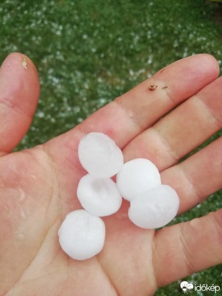Felhőszakadások várhatók - másodfokú figyelmeztetést is kiadtak